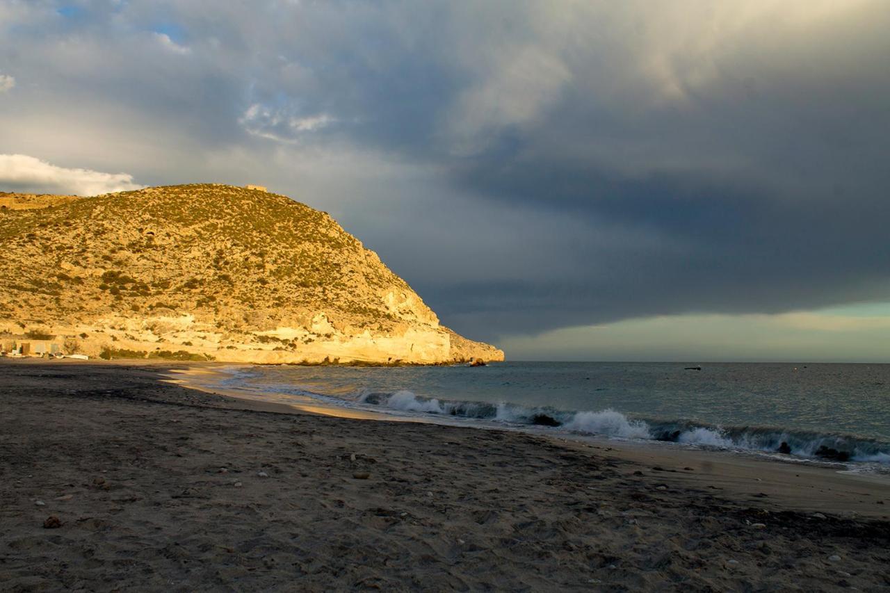 La Palmera. El Amanecer En El Parque Natural Agua Amarga  Esterno foto